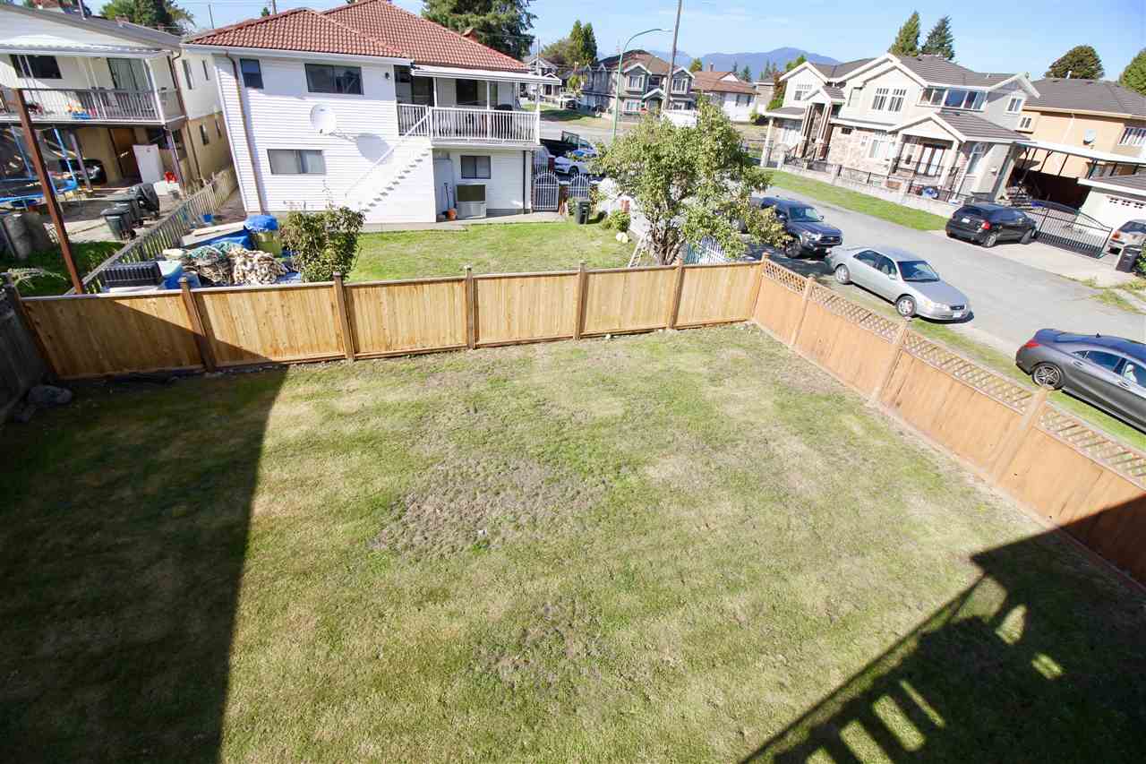7439 7th Street, Burnaby East 12
