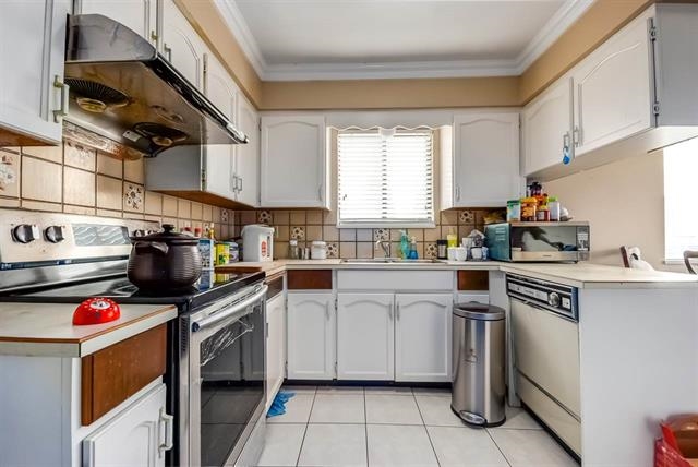 5821 Latta Street, Vancouver East 6