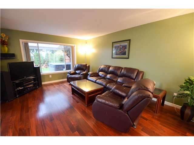 614 Girard Av, Coquitlam 2