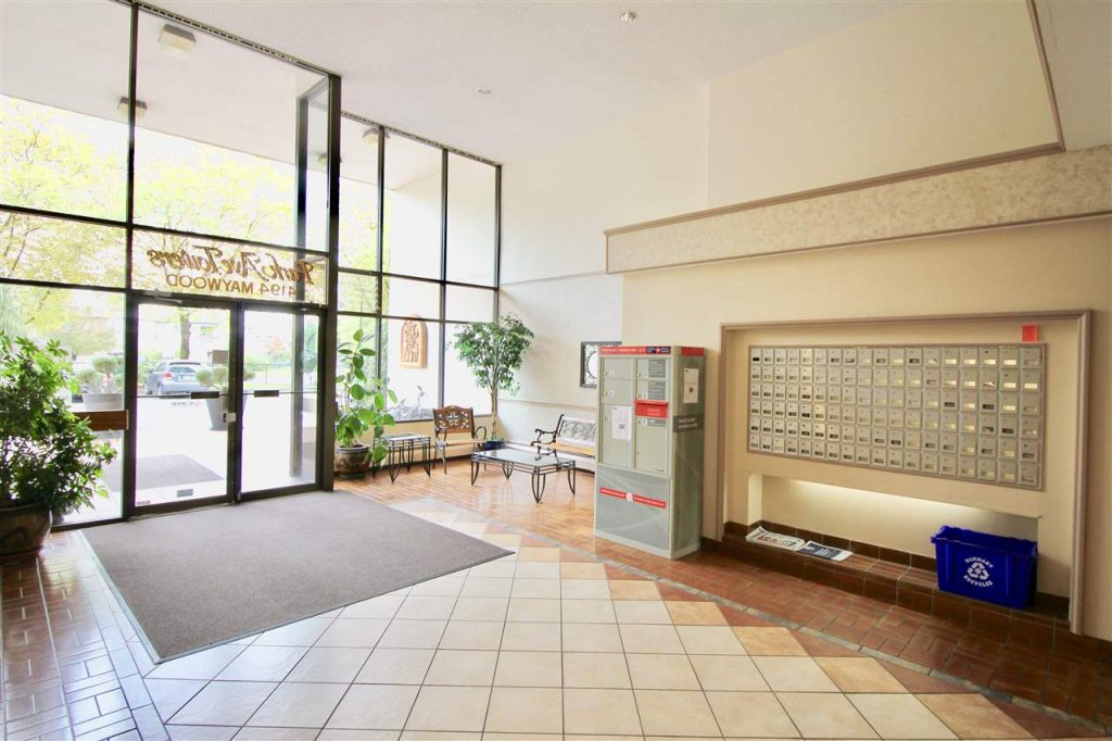 1501 4194 Maywood Street, Burnaby South