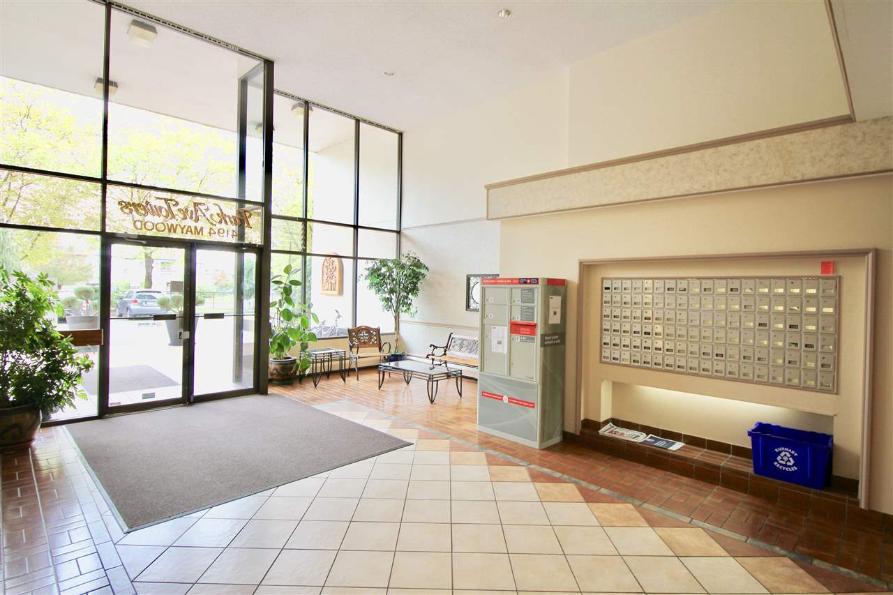 1501 4194 Maywood Street, Burnaby South