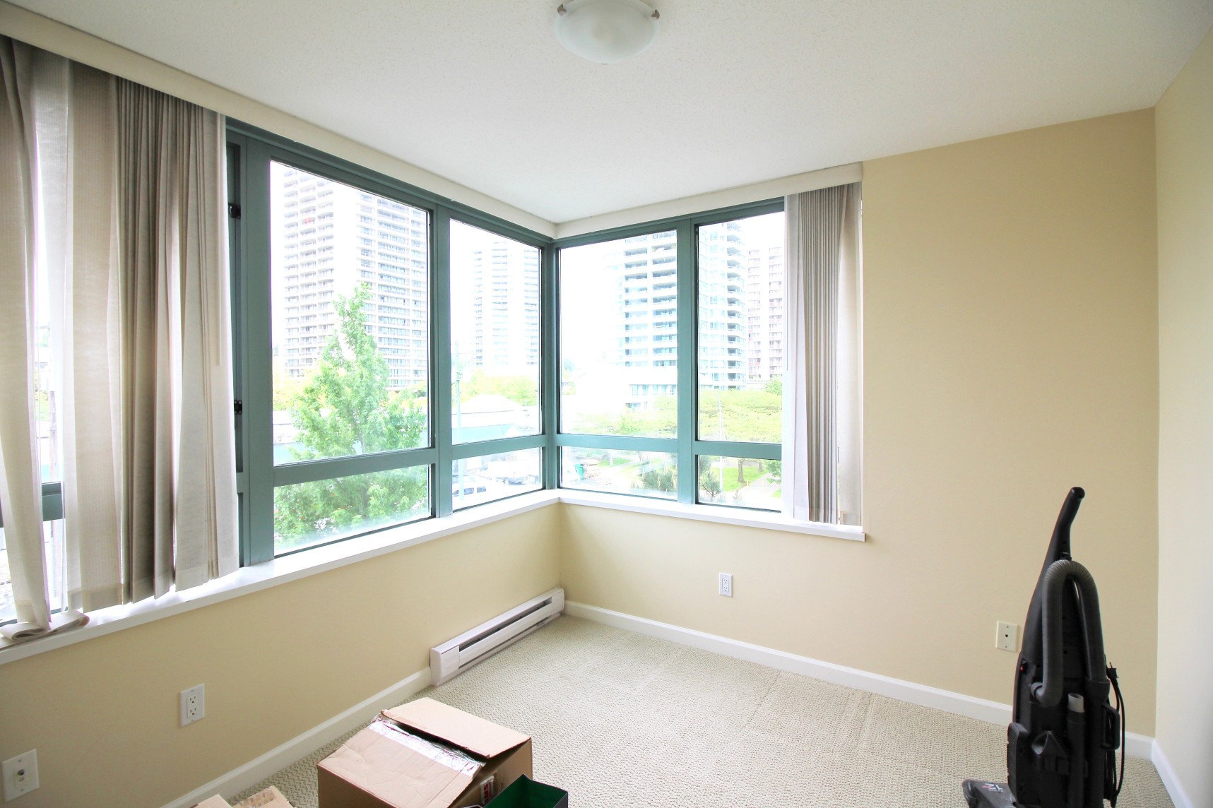 402 4388 Buchanan Street, Burnaby 14