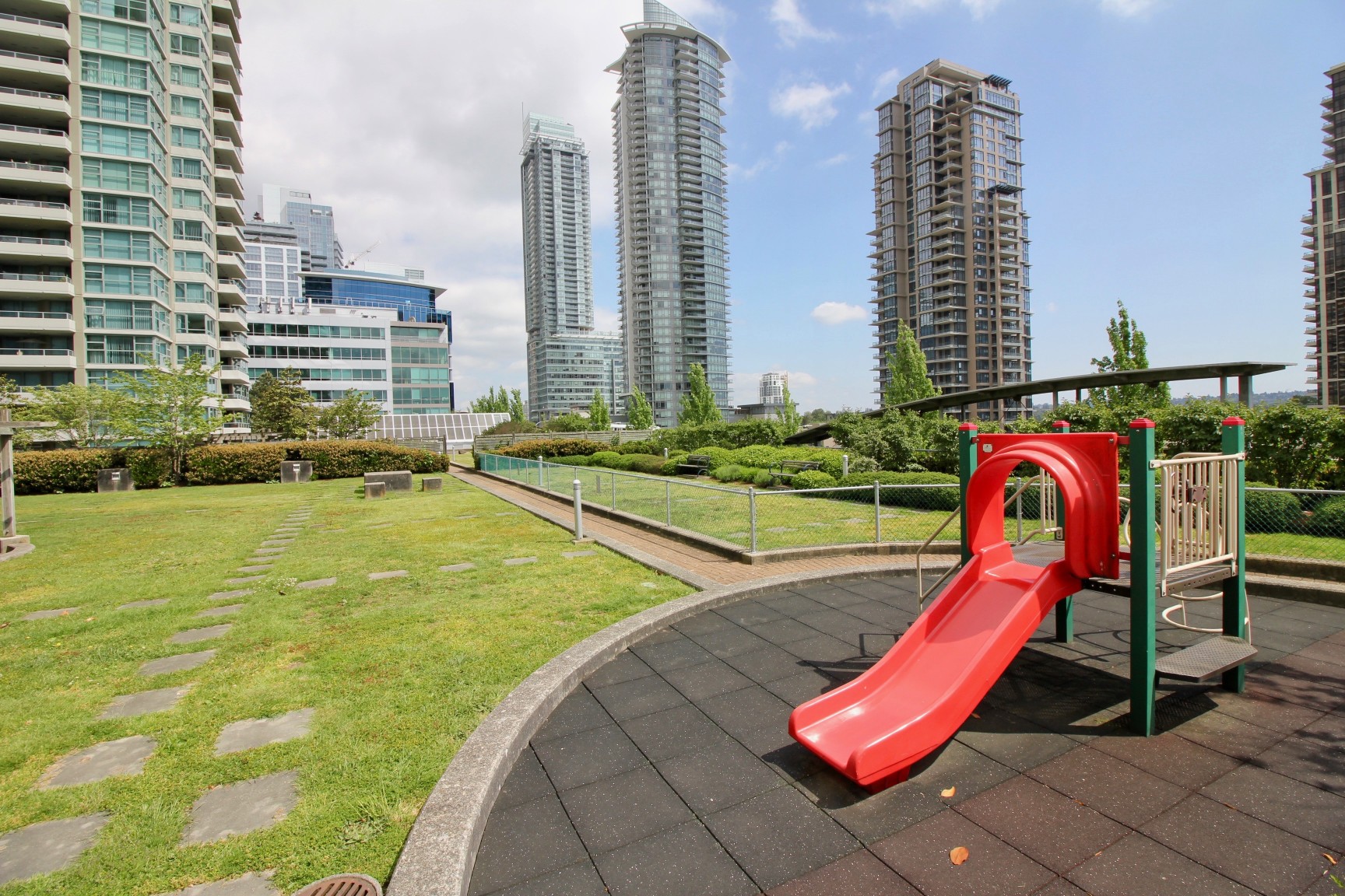 402 4388 Buchanan Street, Burnaby 9