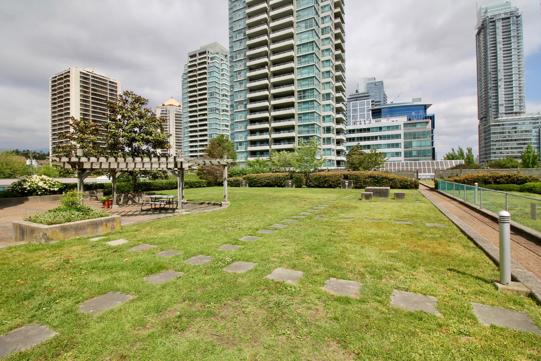 402 4388 Buchanan Street, Burnaby 10