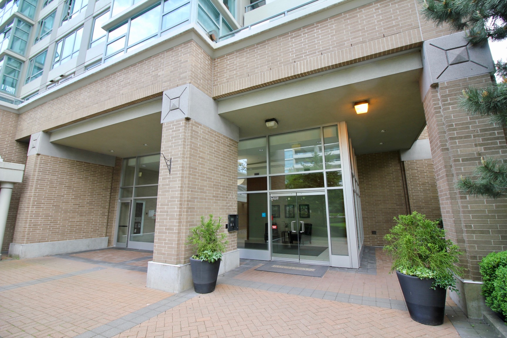 402 4388 Buchanan Street, Burnaby