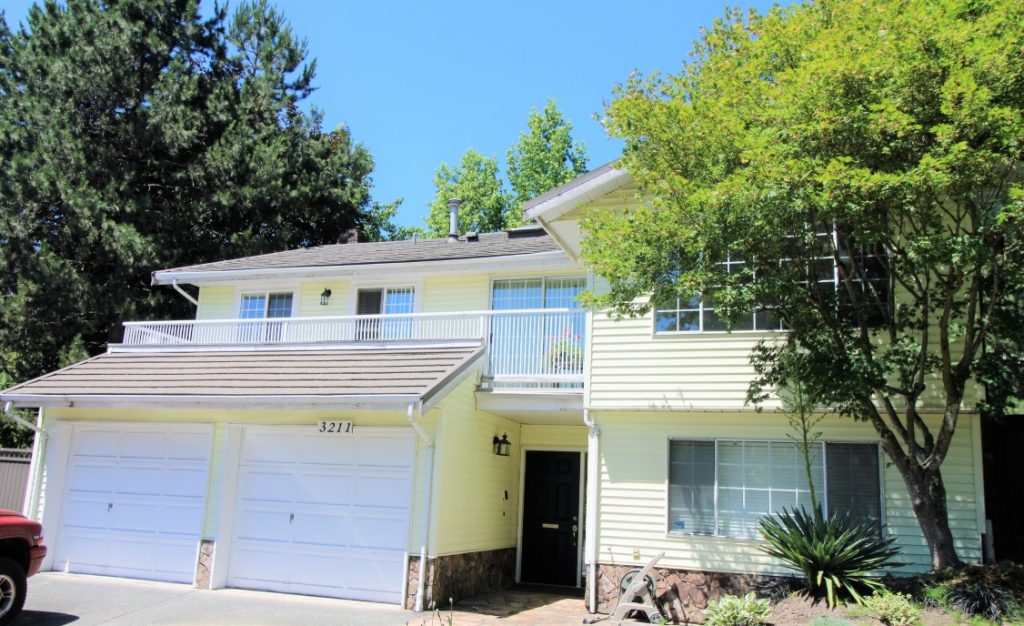 3211 Ingleside Court in Burnaby