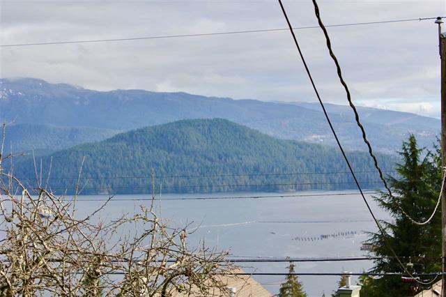 204 N Ellesmere Avenue, Burnaby North