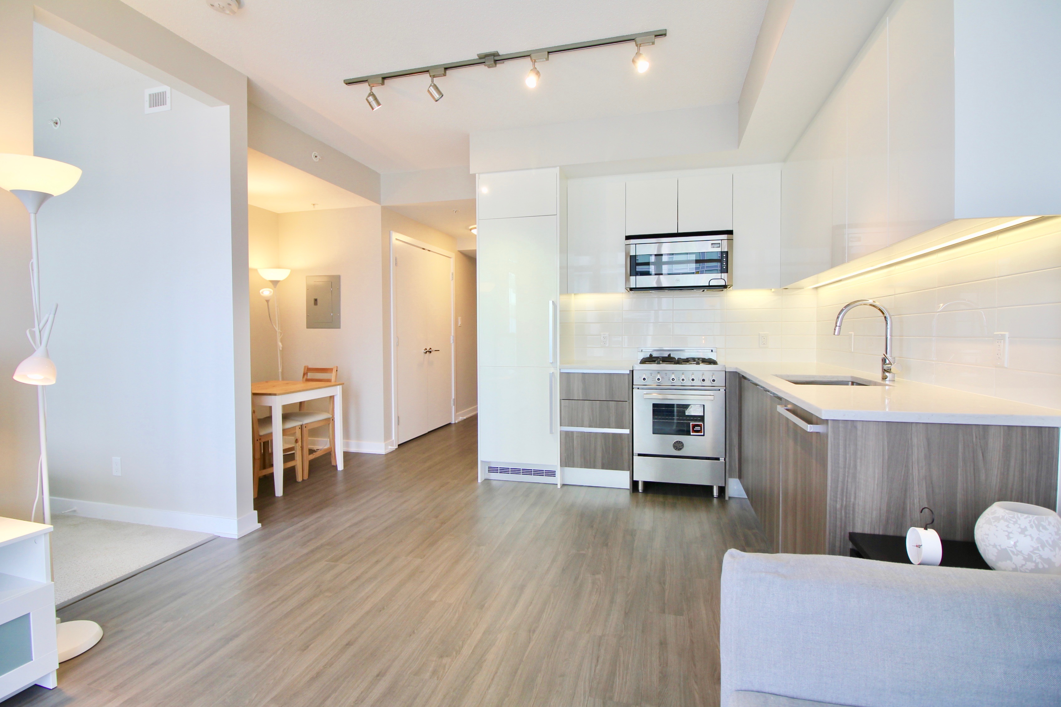 1705 4900 LENNOX LANE, BURNABY 3