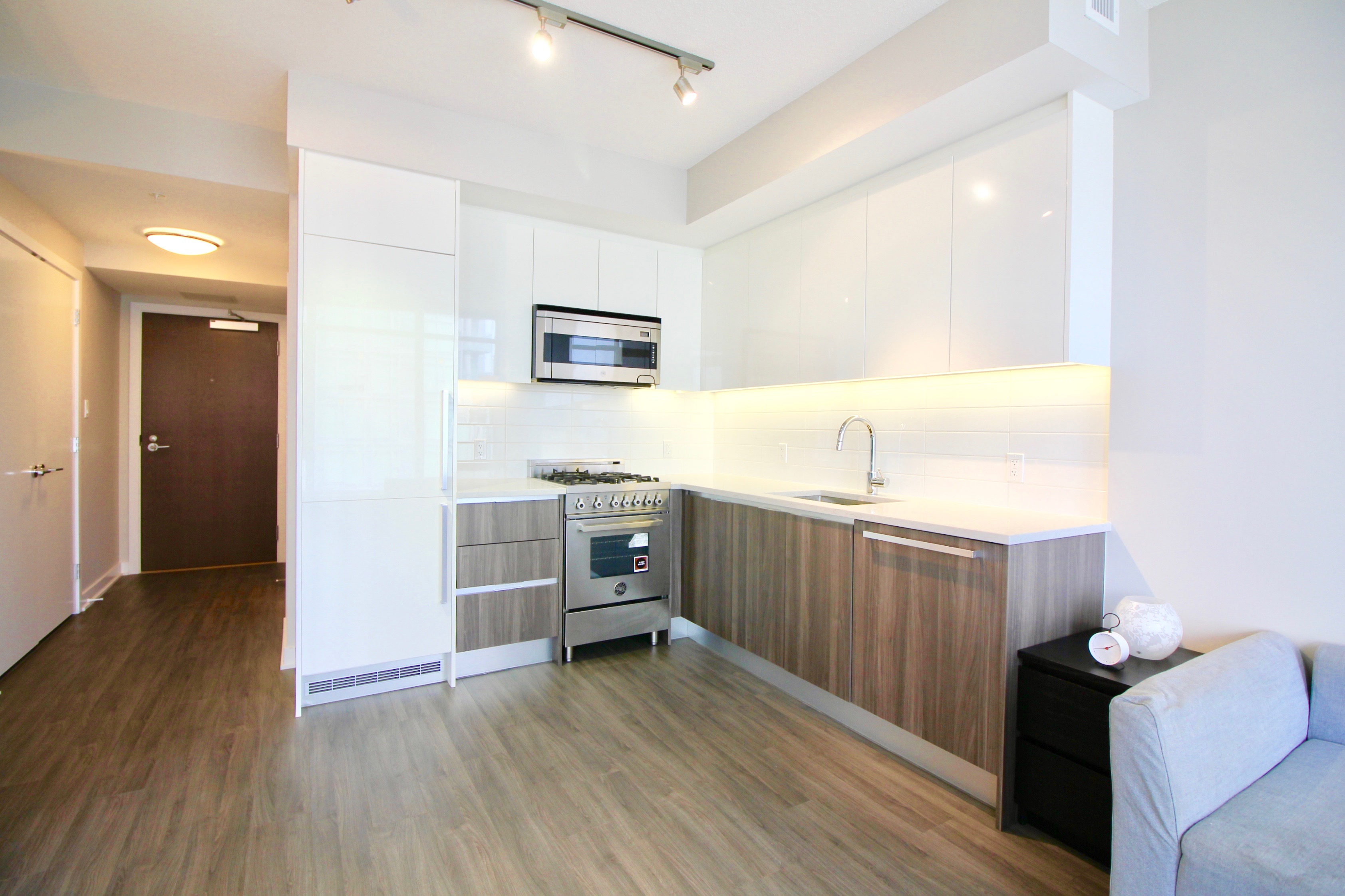 1705 4900 LENNOX LANE, BURNABY 5