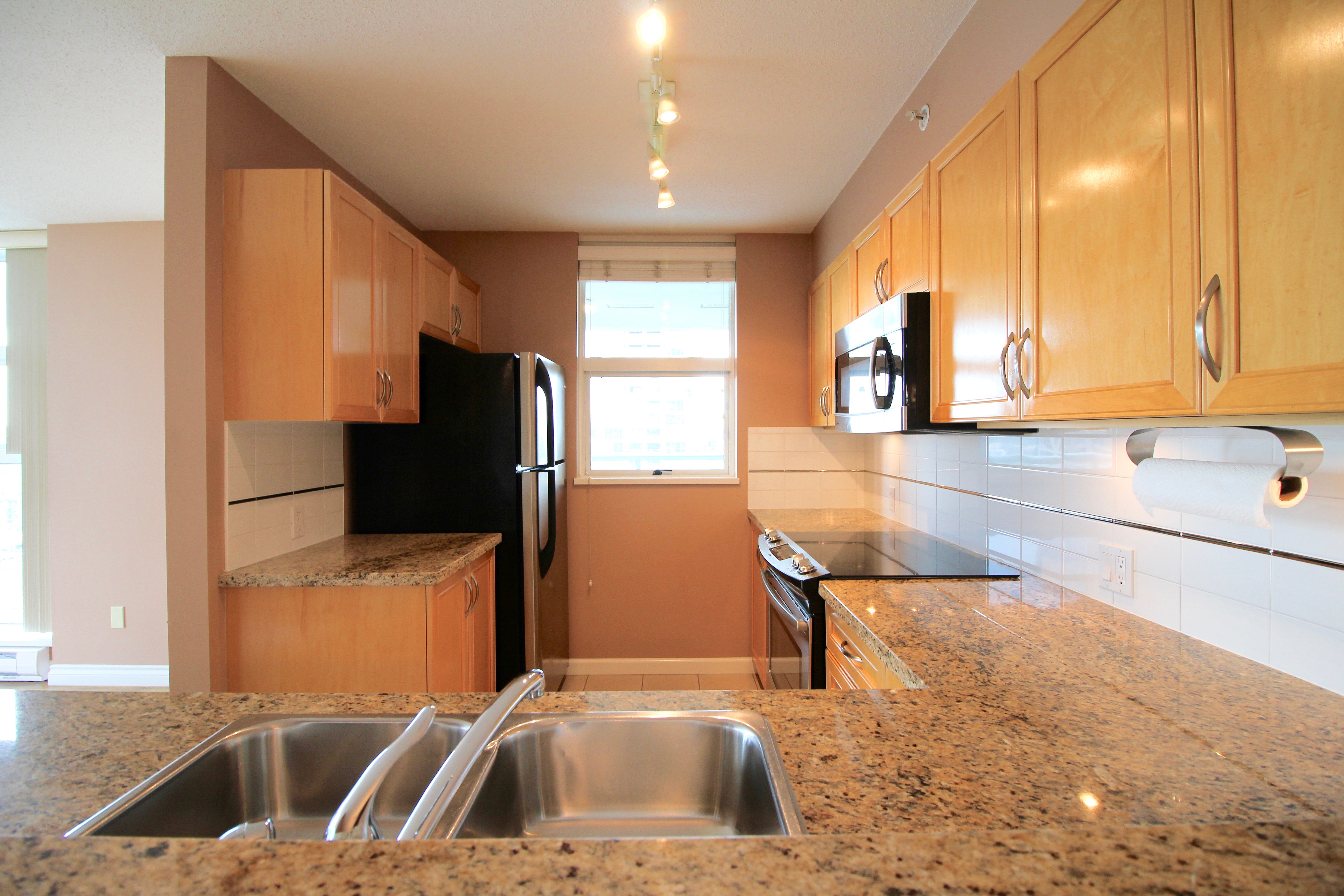 1804-4388 Buchanan Street Burnaby 4