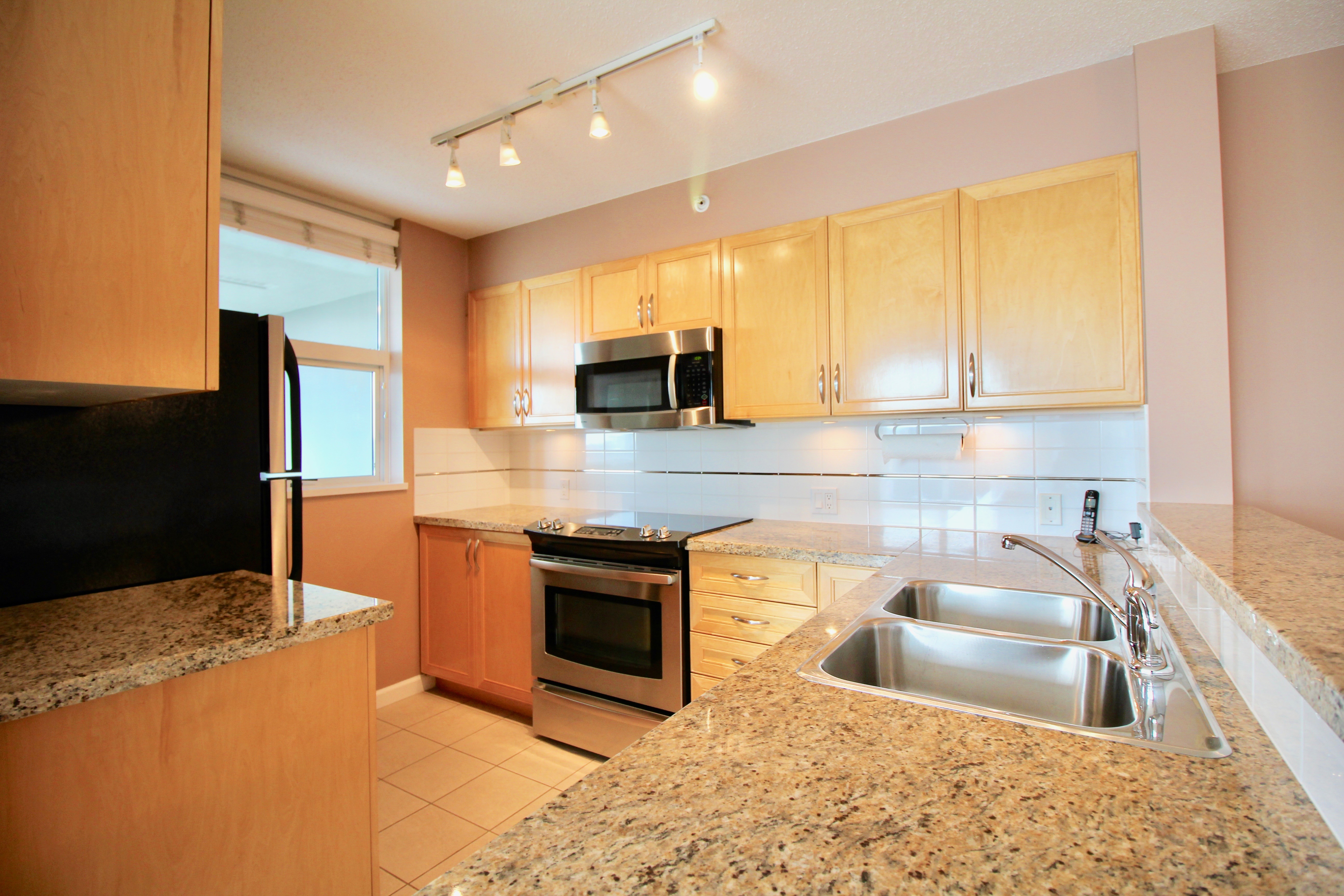 1804-4388 Buchanan Street Burnaby 3