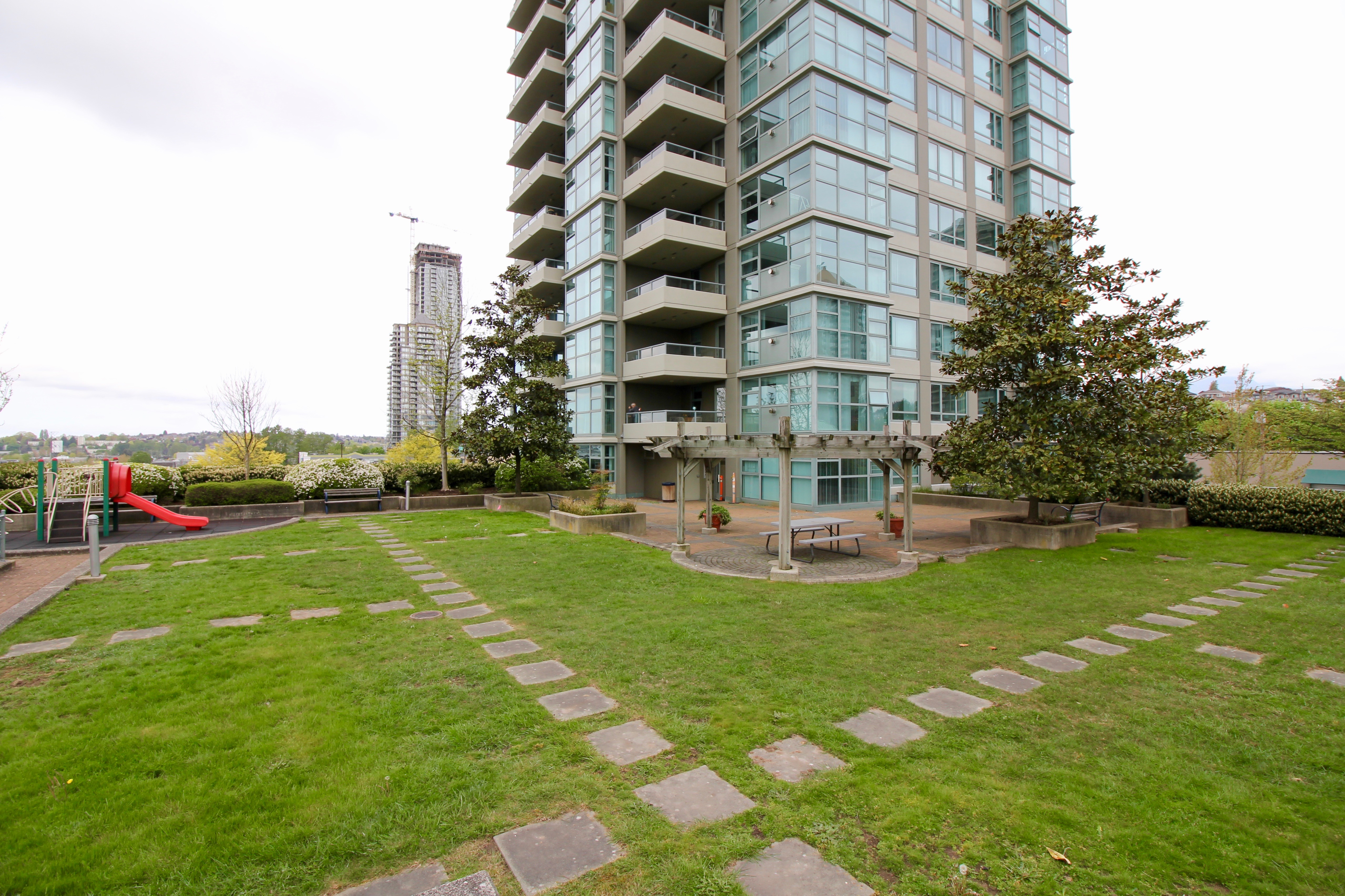 1804-4388 Buchanan Street Burnaby 18