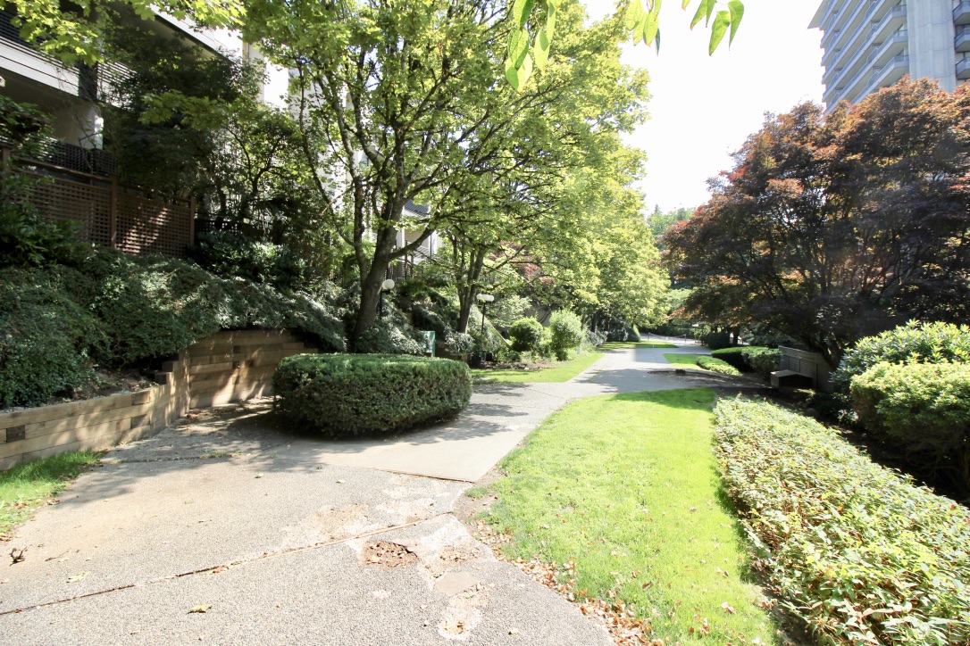 208 1955 Woodway Place, Burnaby 18