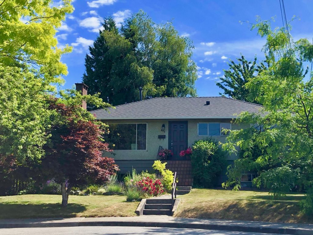 872 Invergarry Avenue, Burnaby North
