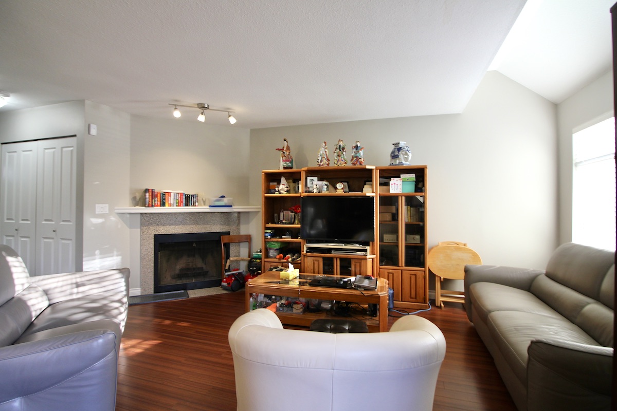 8 98 BEGIN STREET, COQUITLAM 3
