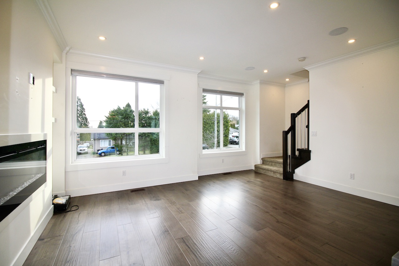 9-15885 16 Avenue 3