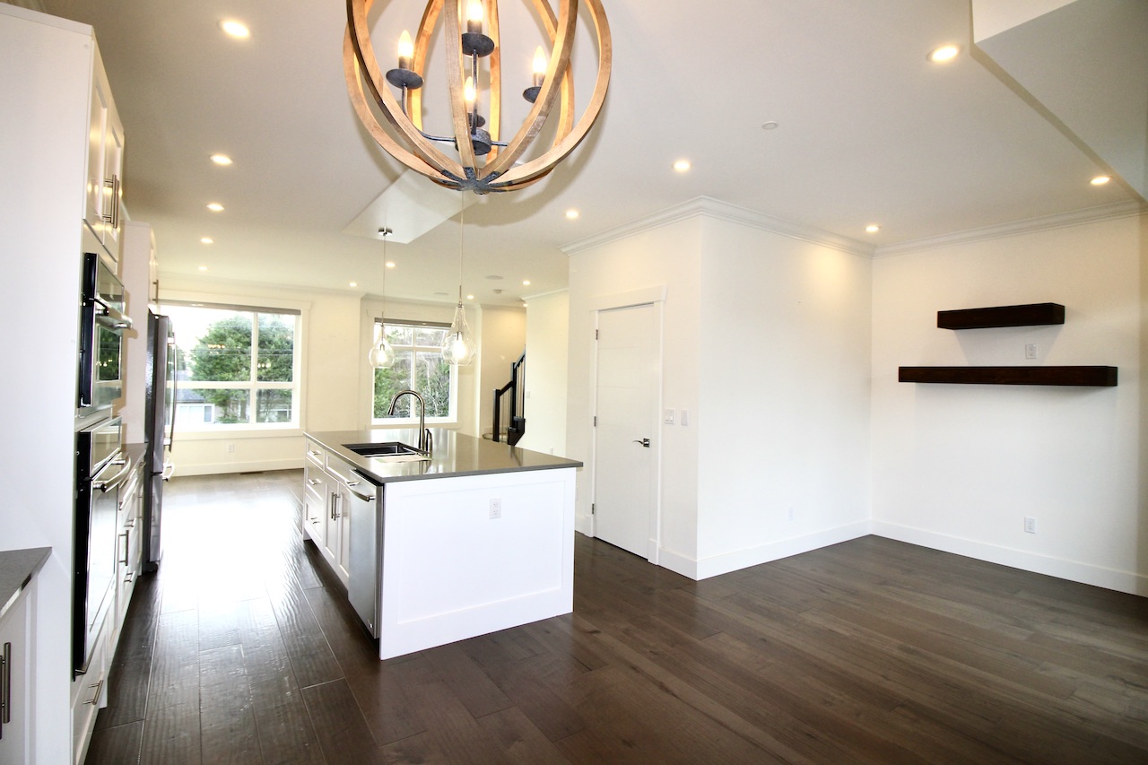 9-15885 16 Avenue 6