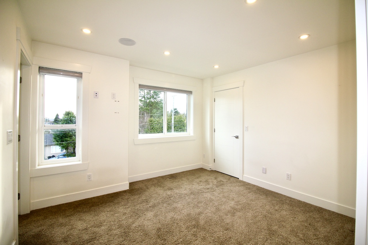9-15885 16 Avenue 10
