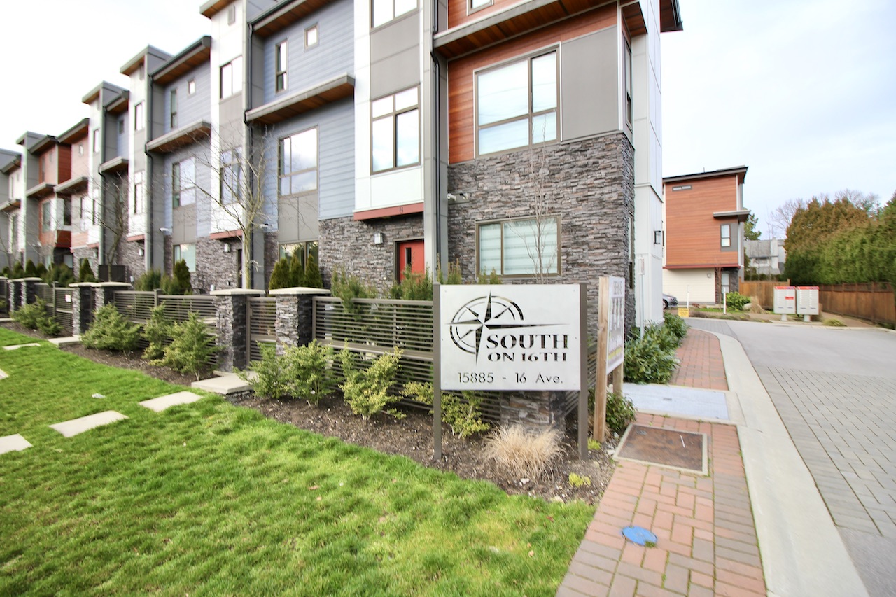 9-15885 16 Avenue 19
