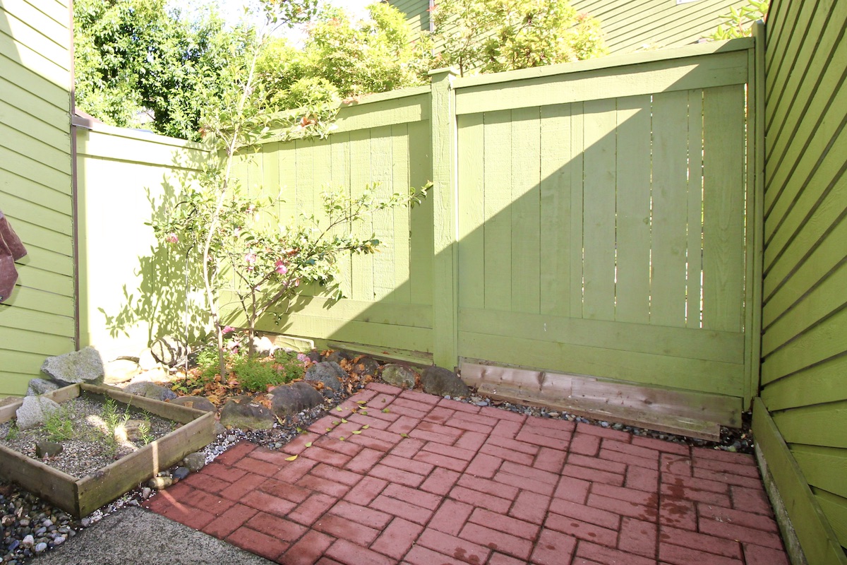 2690 Kingsford Ave, Burnaby 12