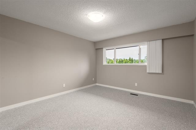 8946 Centaurus Circle, Burnaby 12