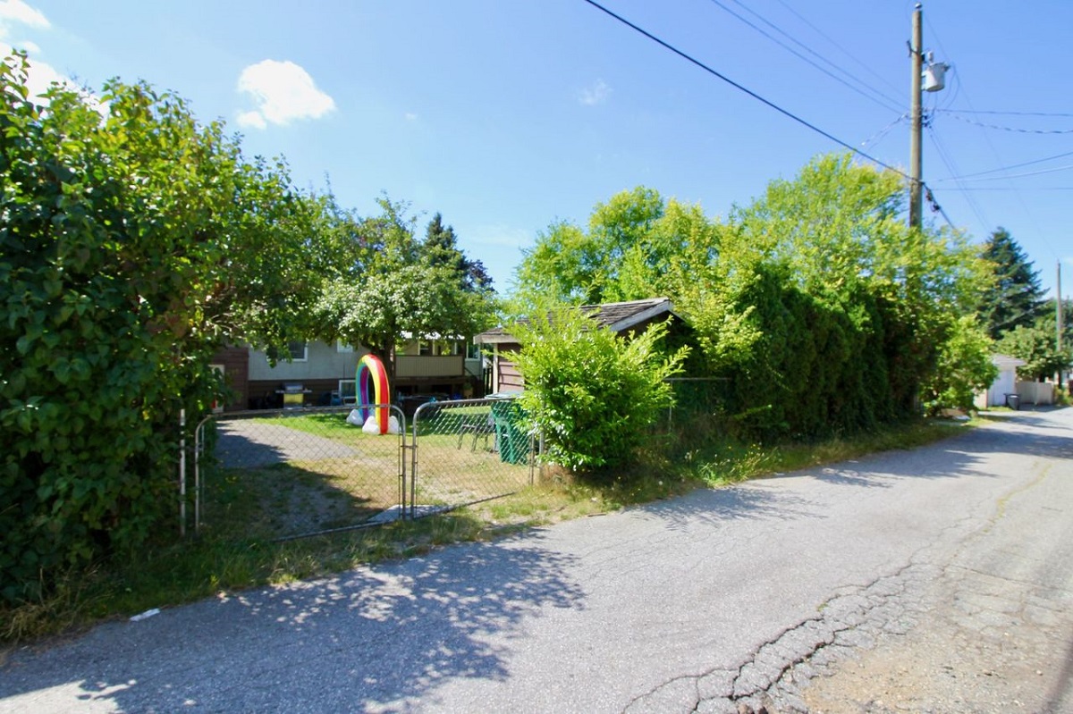 6467 Parkcrest Dr, Burnaby 31