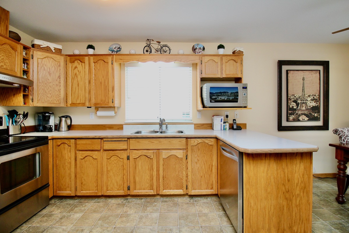11475 Wellington Crescent, Surrey 14