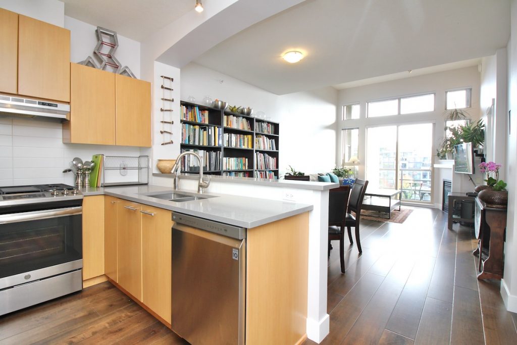 411 9329 University Crescent, Burnaby