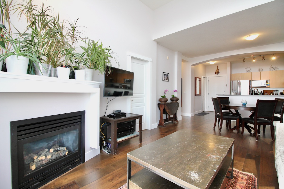411 9329 University Crescent, Burnaby 3
