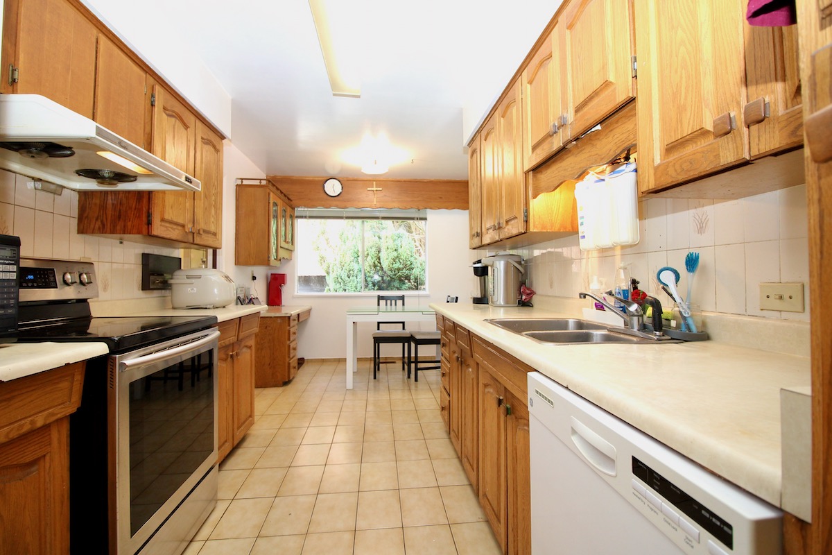 6589 Parkdale Dr, Burnaby 14