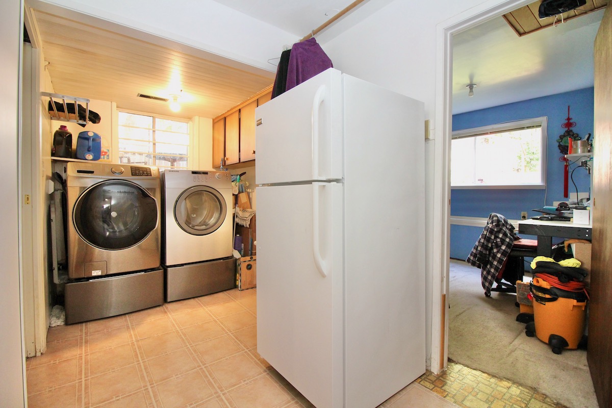 6589 Parkdale Dr, Burnaby 33