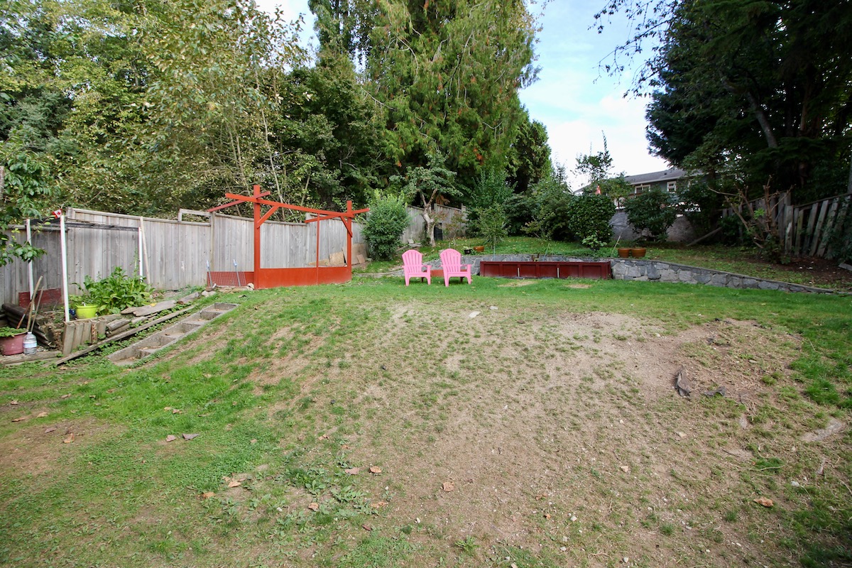 6589 Parkdale Dr, Burnaby 37