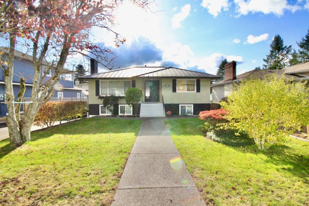 7116 Kitchener St, Burnaby