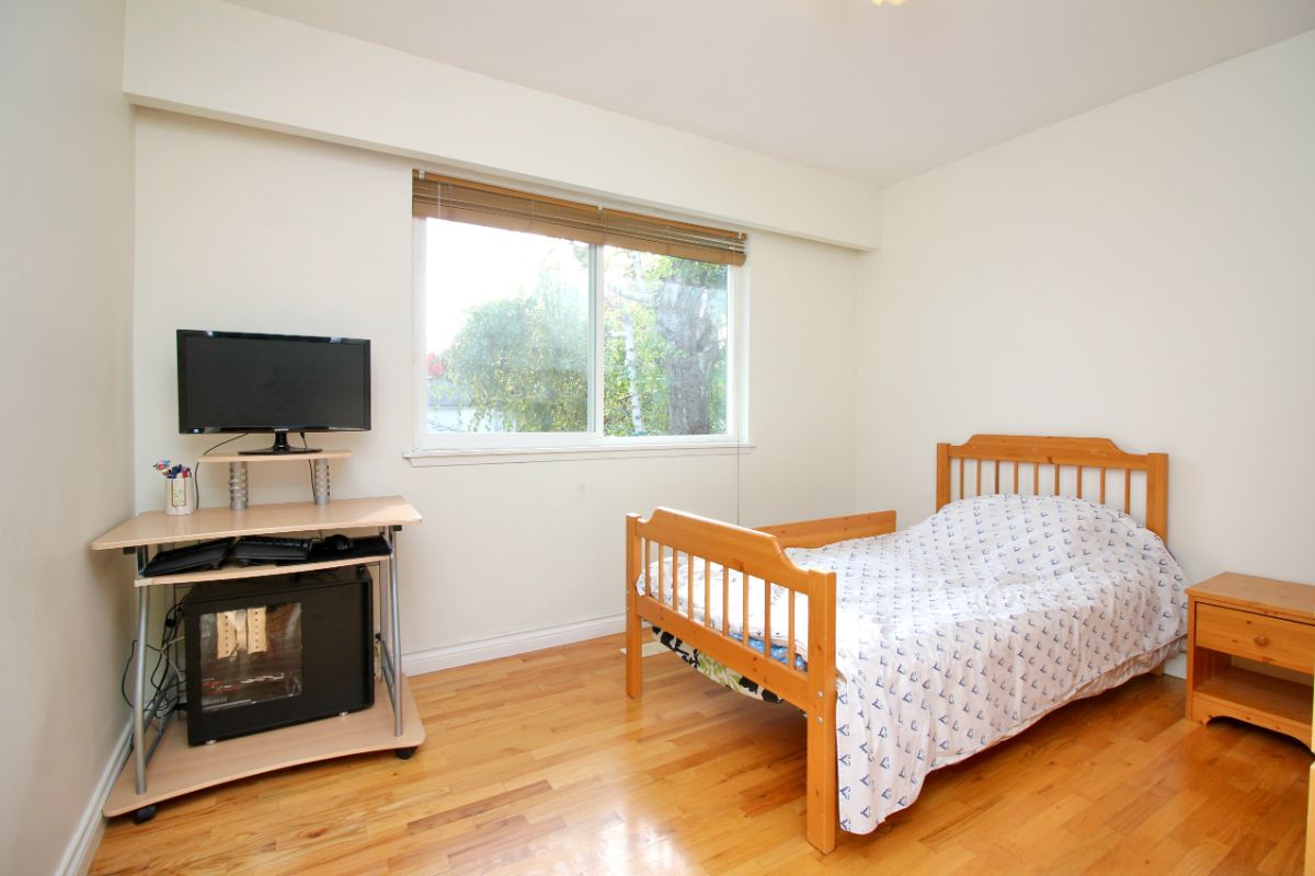 7116 Kitchener Street, Burnaby 17