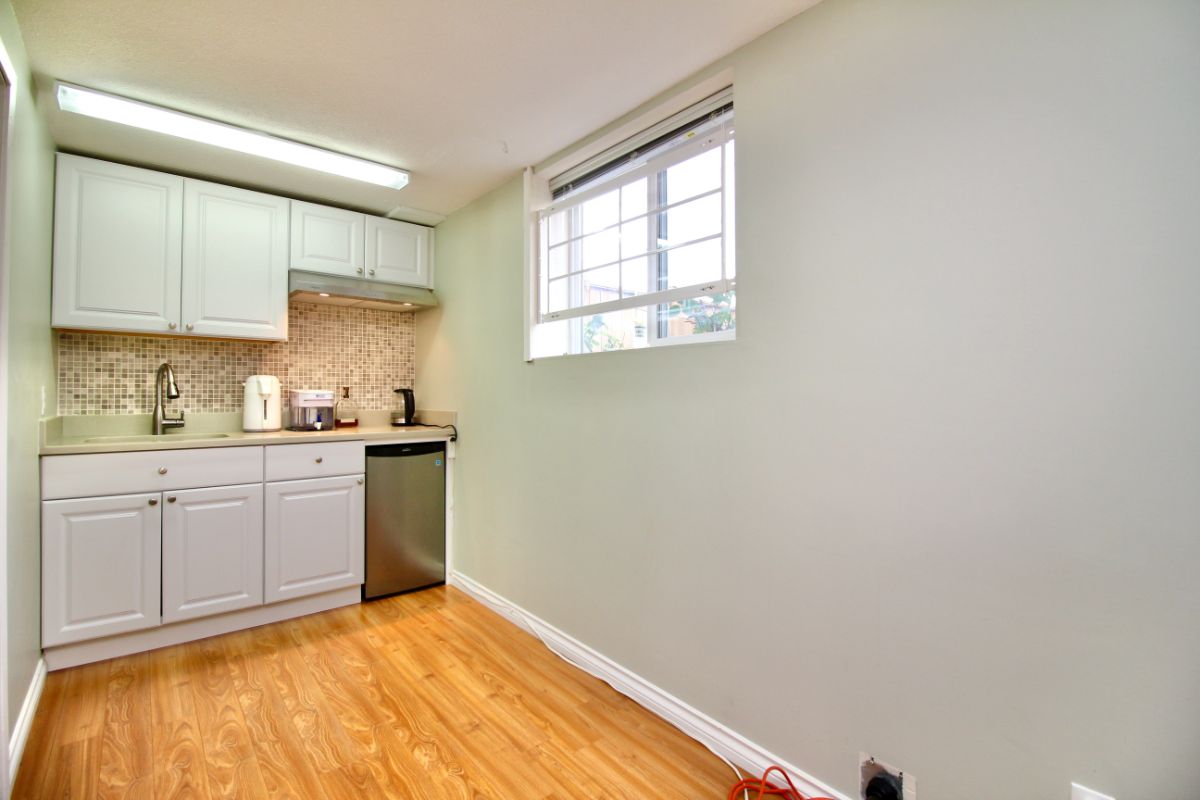 7116 Kitchener Street, Burnaby 23
