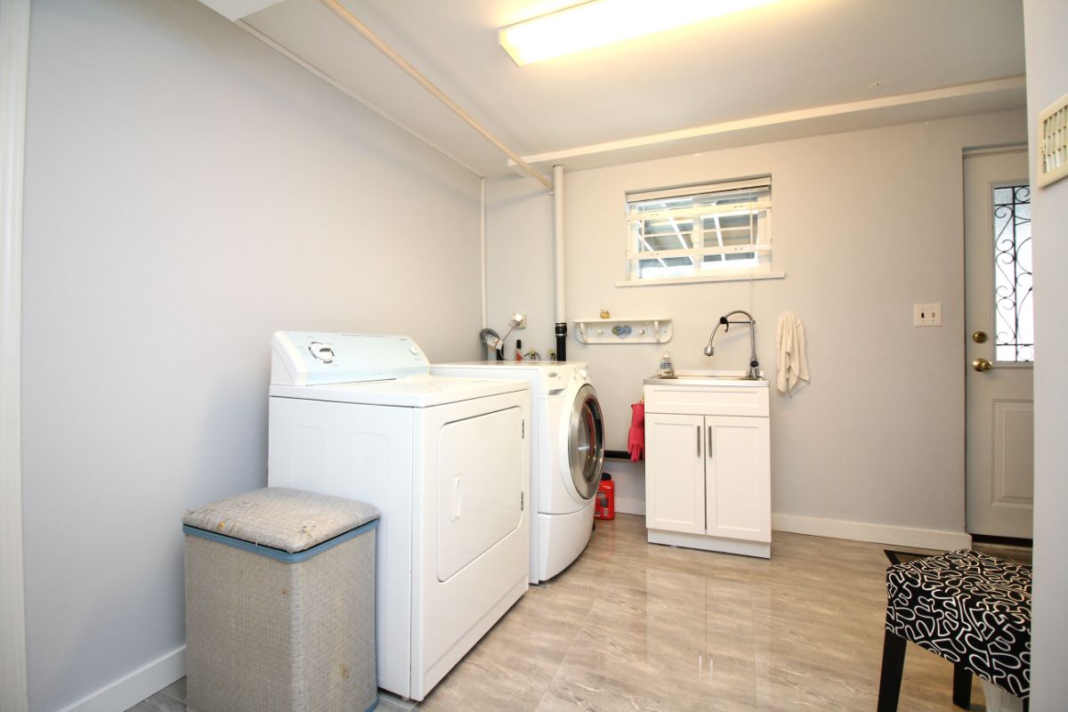 7116 Kitchener Street, Burnaby 30