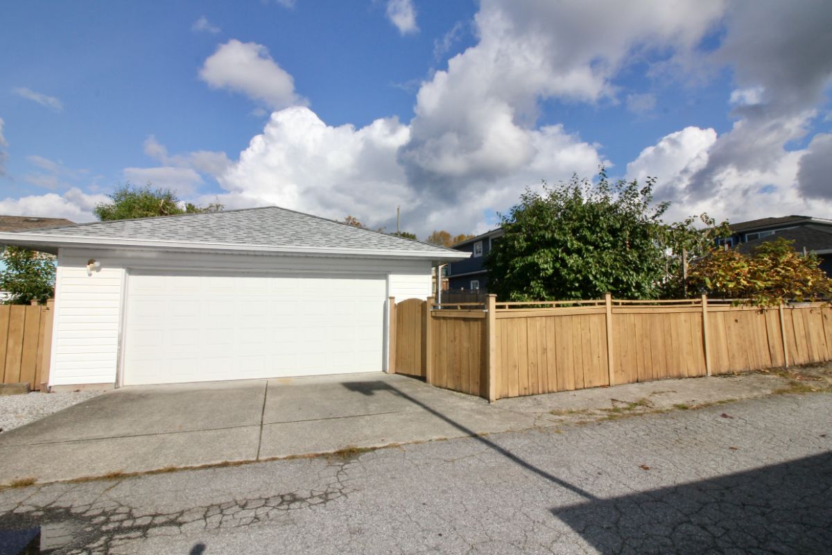 7116 Kitchener Street, Burnaby 37