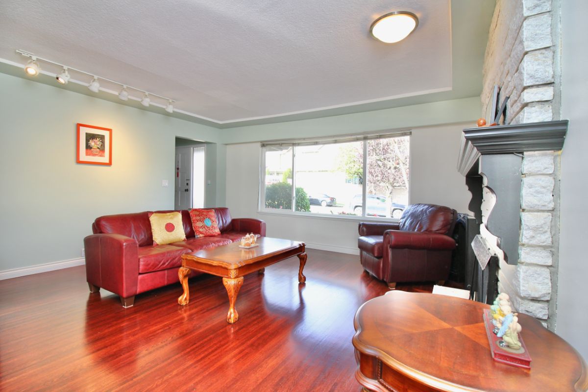 7116 Kitchener Street, Burnaby 7