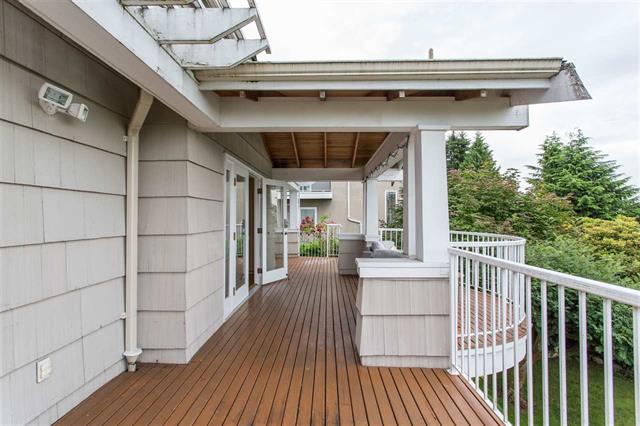 2258 Mathers Ave, West Vancouver 32