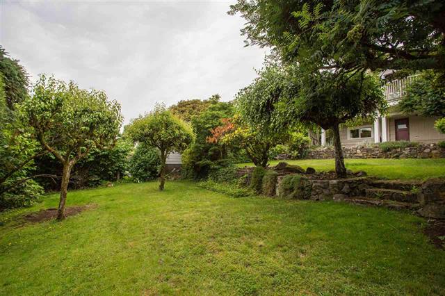 2258 Mathers Ave, West Vancouver 36