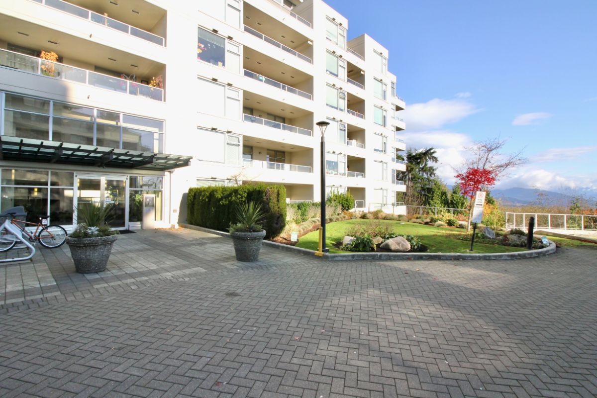 312 9288 University Crescent,  Burnaby 27