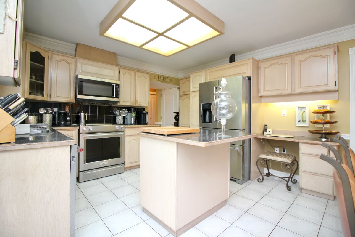 3735 Pandora St, Burnaby 11