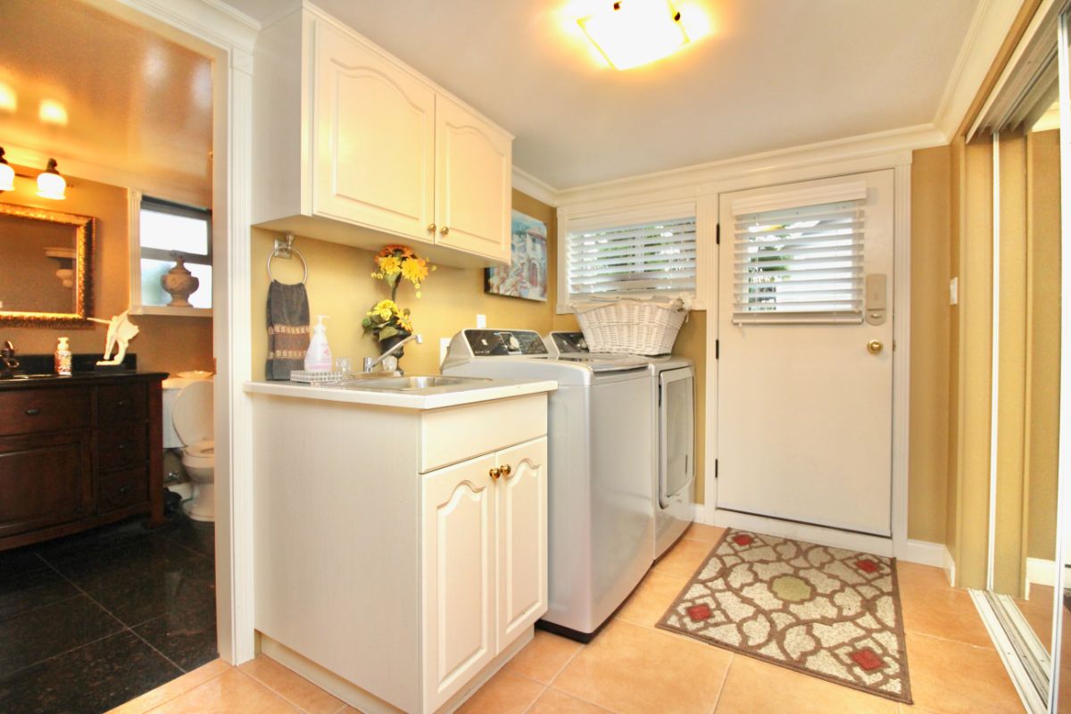 3735 Pandora St, Burnaby 25