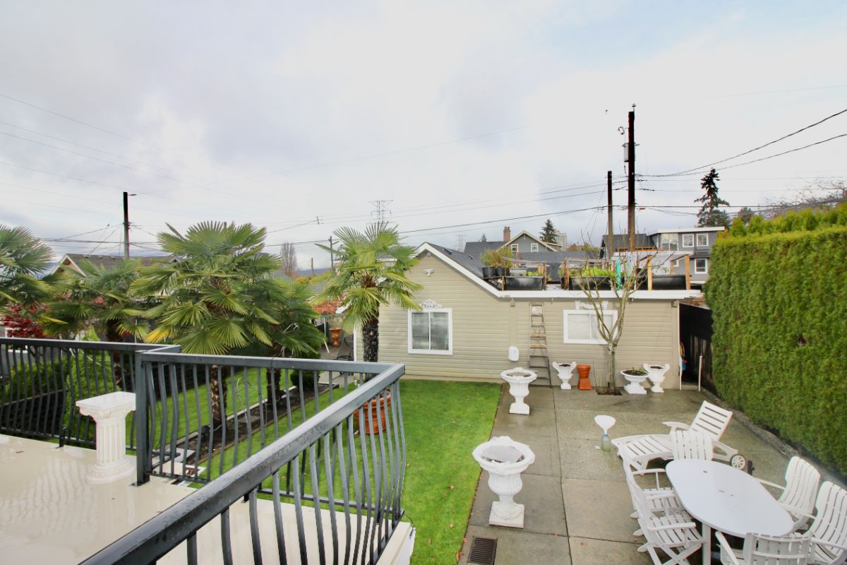 3735 Pandora St, Burnaby 32