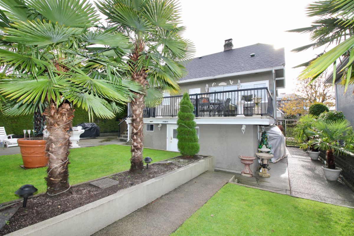 3735 Pandora St, Burnaby 36