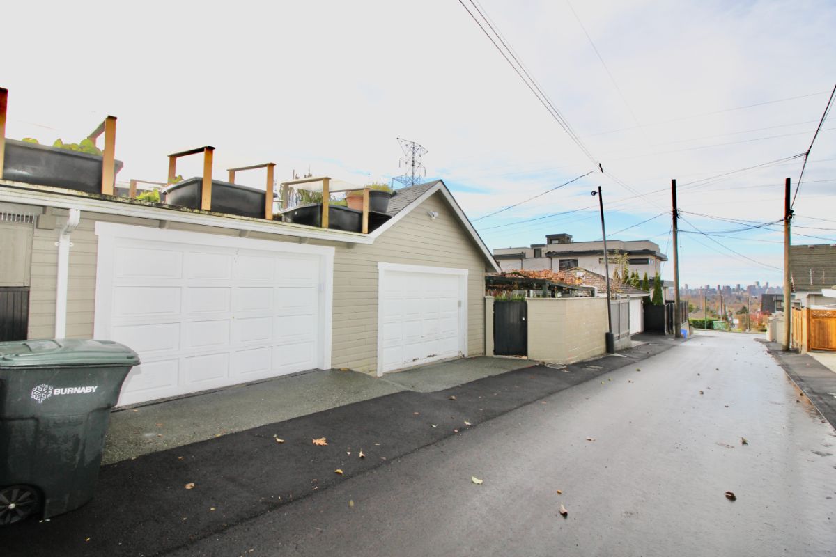 3735 Pandora St, Burnaby 40