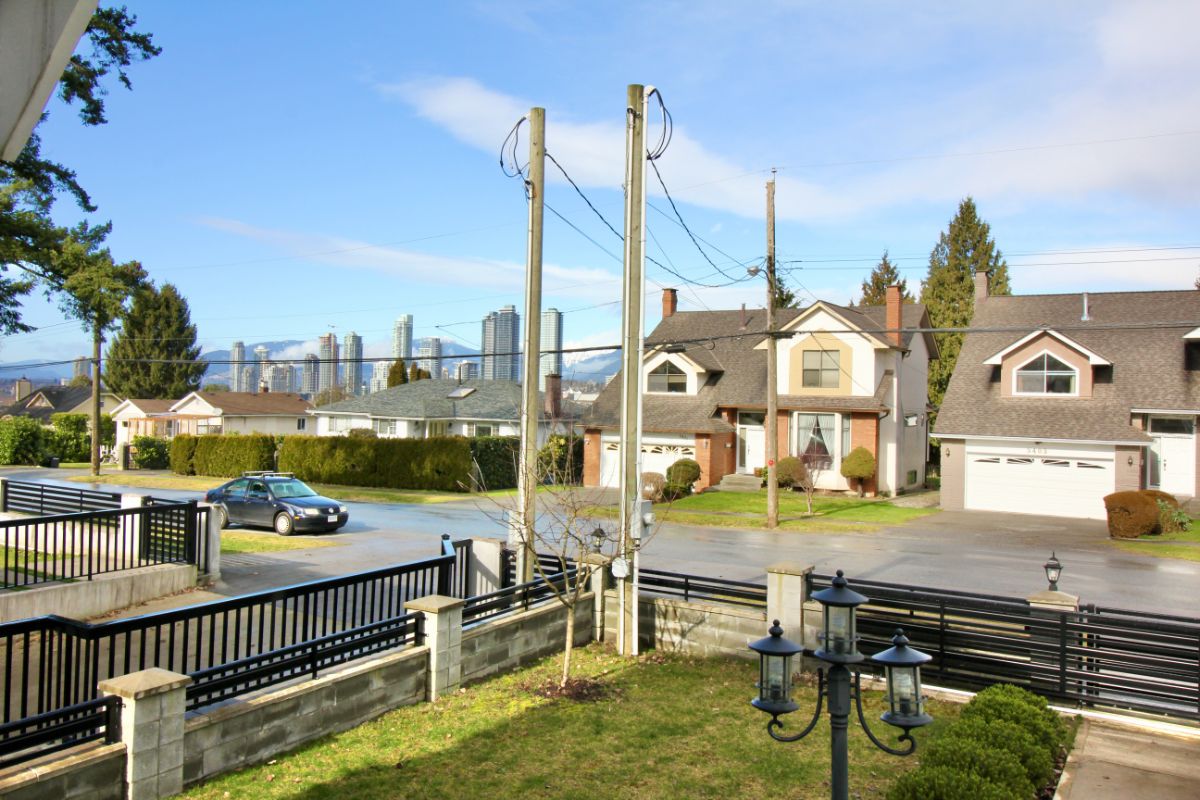 5410 Laurel St, Burnaby 5