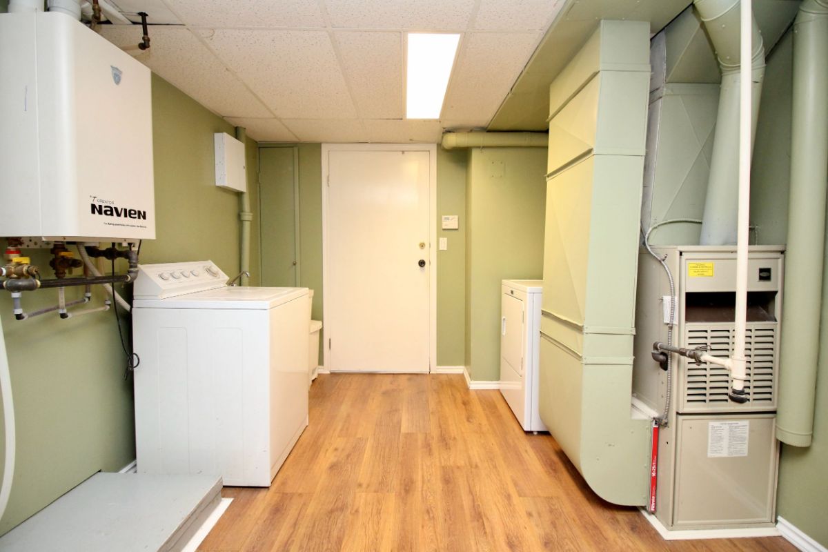 6435 Broadway, Burnaby North 25
