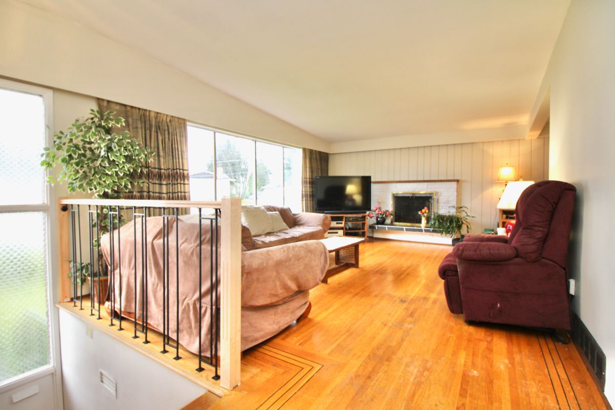 308 Mount Royal Dr, Port Moody 3