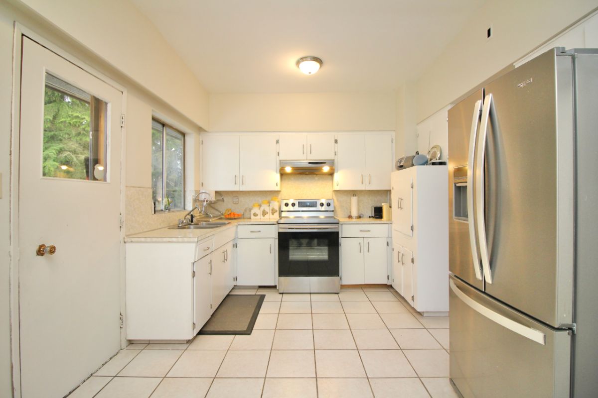 308 Mount Royal Dr, Port Moody 10